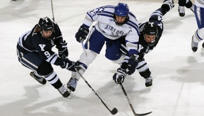 九游体育官网首页-球场“坚不可摧”的防线：冠军队伍的秘密武器