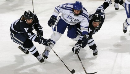 九游娱乐app下载-_跑者之战：硬地、草地、红土，体验不同场地的技术比拼_，跑者zone