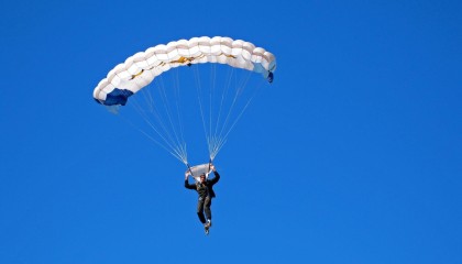 九游体育网址-“英超激战：强队逐步锁定欧冠席位”，英超竞争激烈