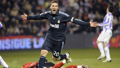 九游娱乐APP-_绿色能源滑板：环保出行的新潮流_，绿色能源简笔画