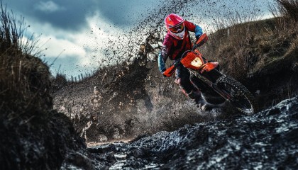 九游娱乐-水上摩托挑战：乘风破浪的极致体验，水上摩托表演视频