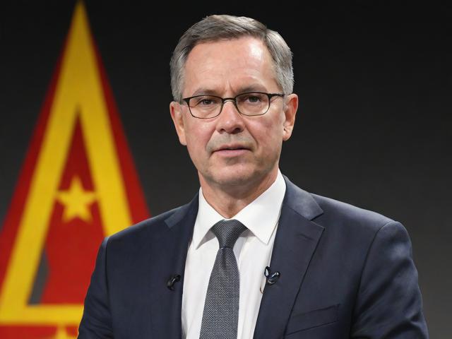 “九游app_ 传奇教练：他们的战术理念和成功秘诀”，传奇训练师下载