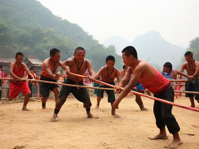 九游体育网站_ 乡村传统拔河比赛，传承民族体育文化，传统体育项目拔河