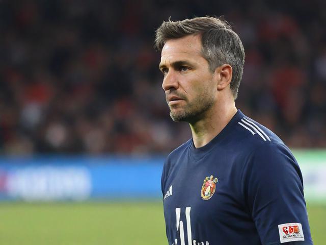 九游体育官网_ 德甲场上少见战术创新，教练赛后详述战术准备与应变策略